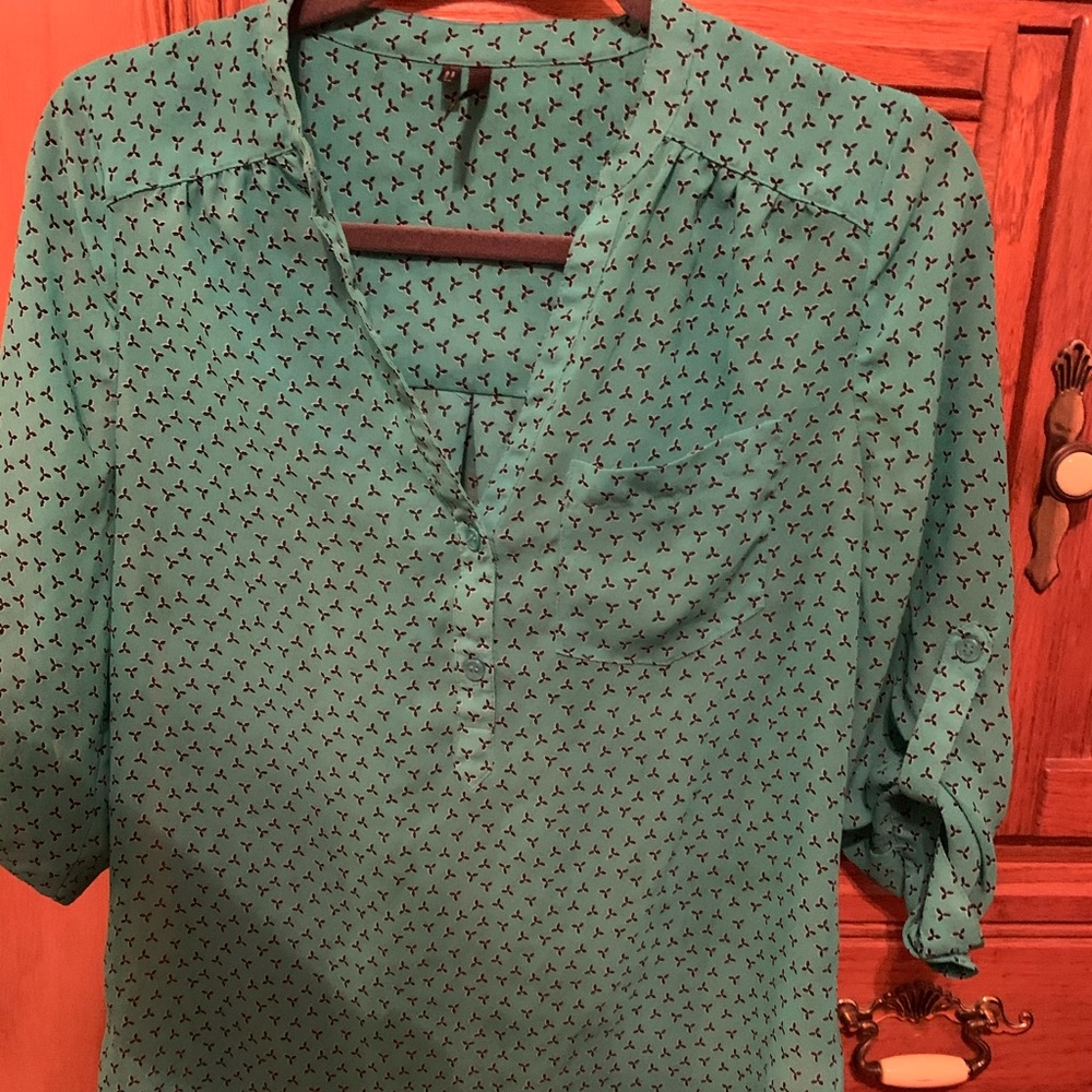 Women’s chiffon top.. 3/4 length sleeve